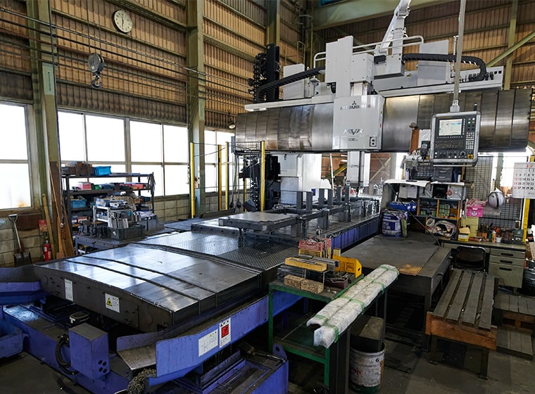 門型5面加工マシニングセンター(三菱)