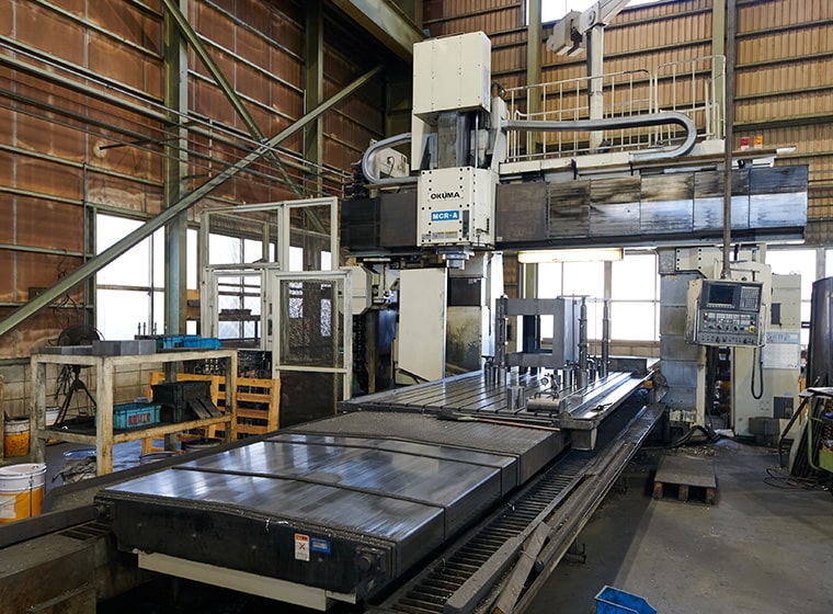門型5面加工マシニングセンター(オークマ)