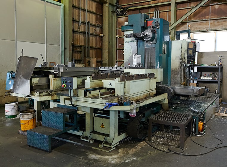 竪型マシニングセンター(マザック)